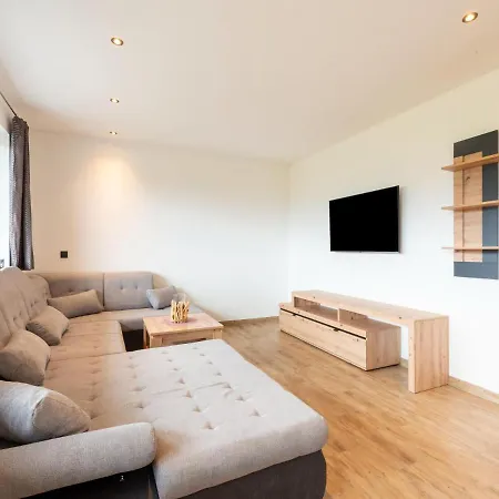Apartment Modern Flat With Spacious Balcony Piesendorf