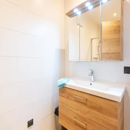 Modern Flat With Spacious Balcony * Piesendorf